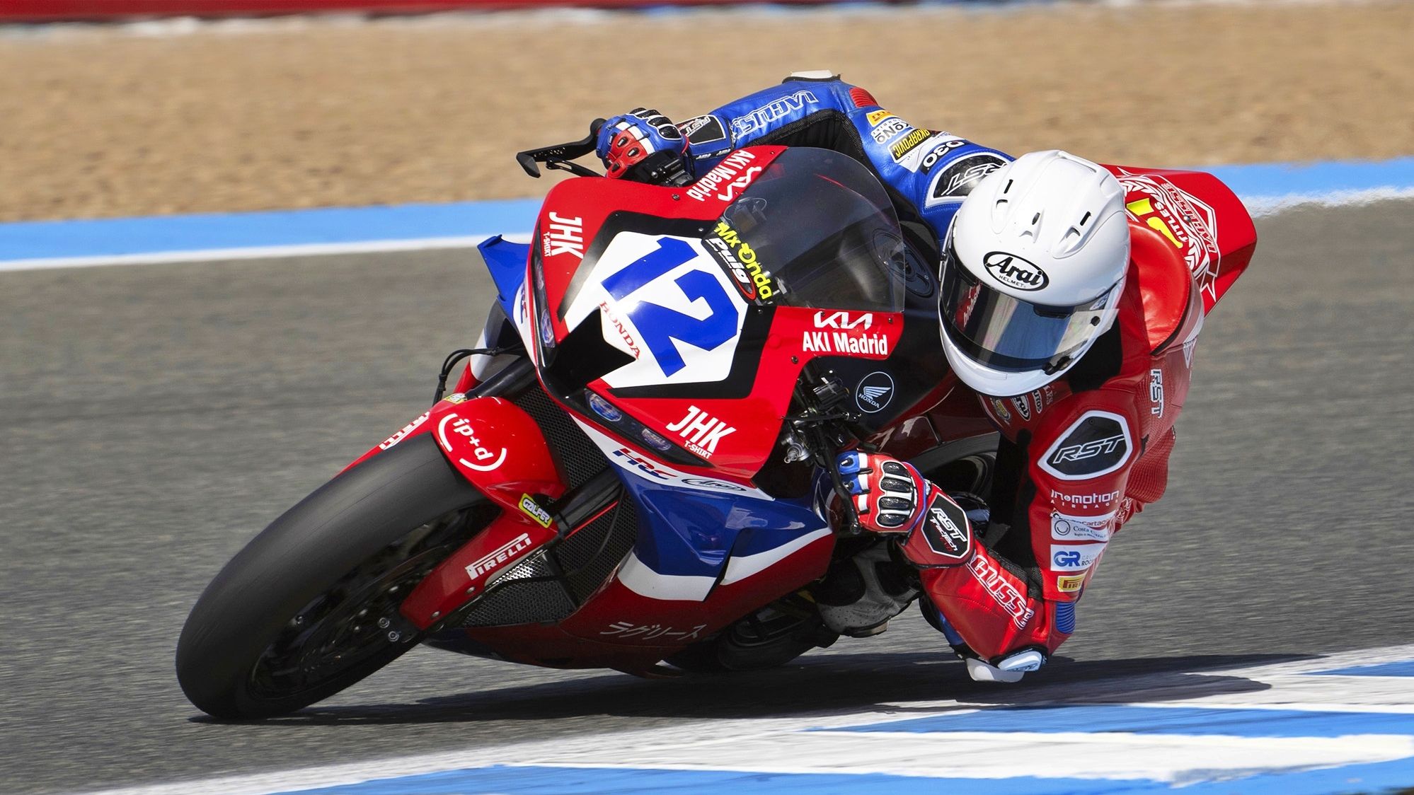 Borja Gómez logró la primera victoria de Honda en el Europeo de Stock Borja Gómez logró la primera victoria de Honda en el Europeo de Stock