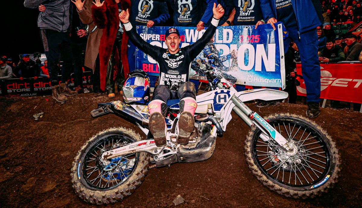 Billy Bolt celebra el título mundial de SuperEnduro 2025