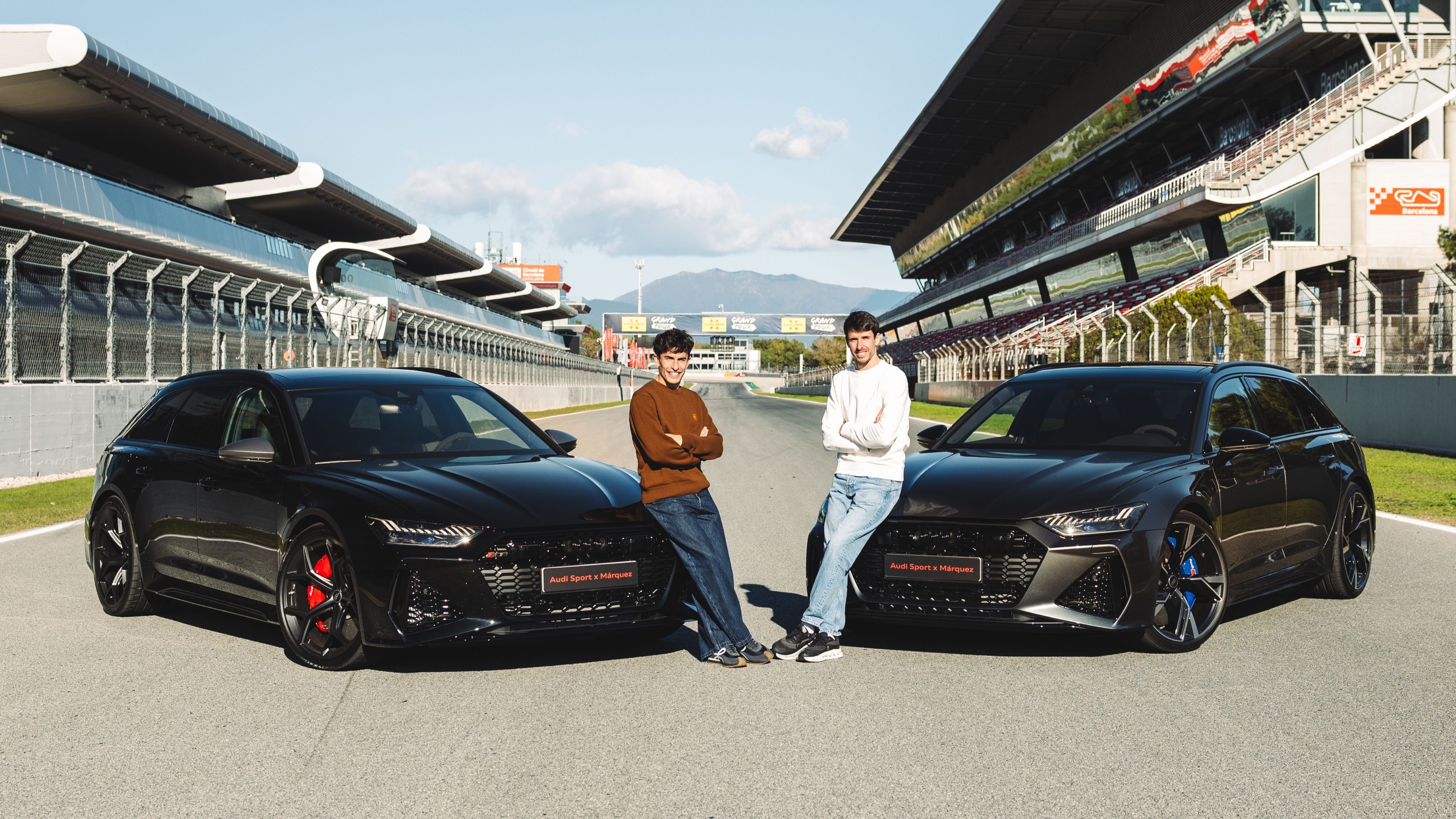 Los hermanos Marc Márquez y Álex Márquez junto a sus nuevos Audi RS 6 Avant performance