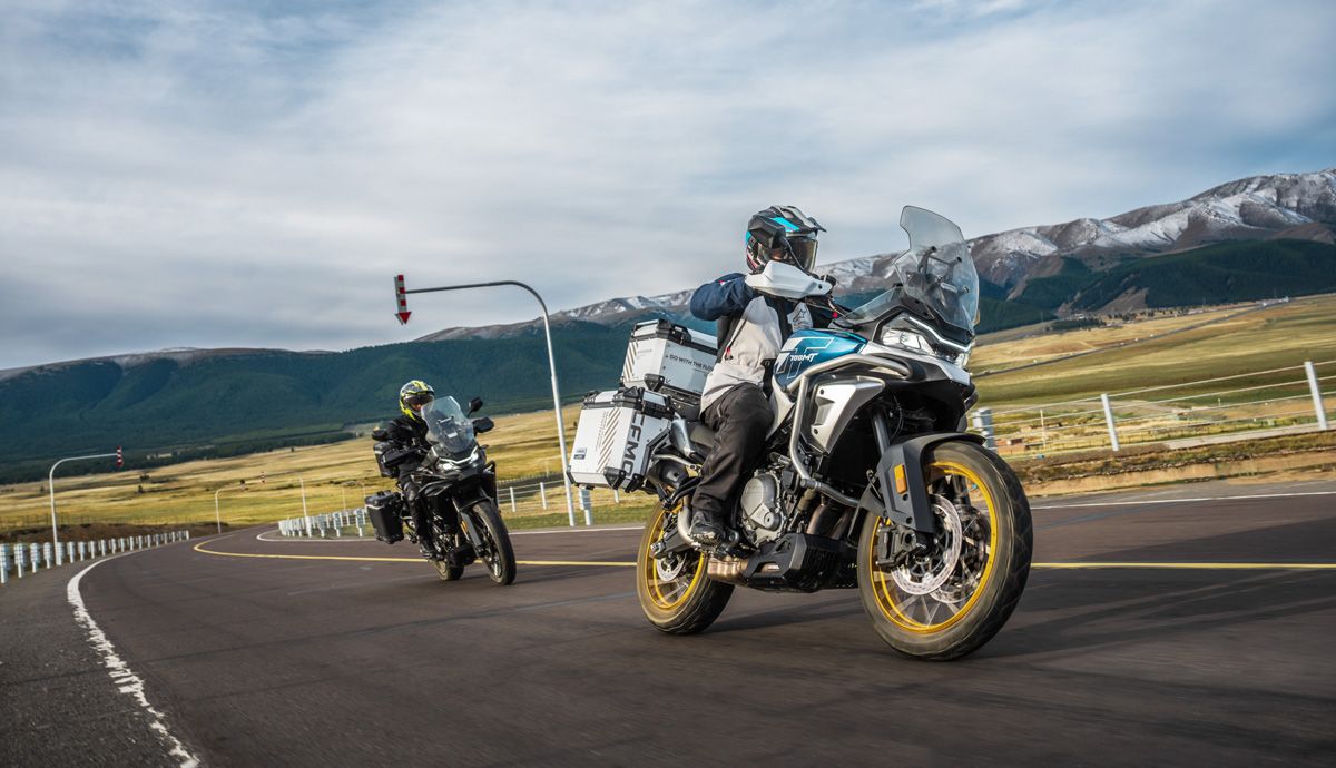 CFMoto 700MT onroad (1)