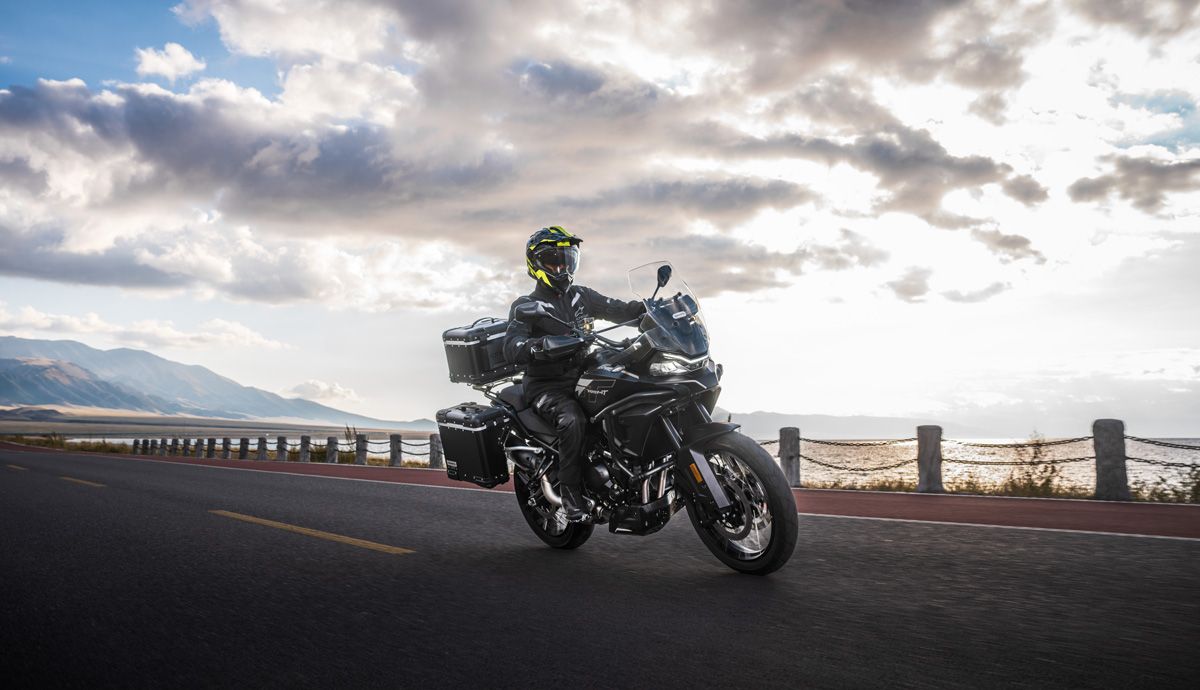 CFMoto 700MT onroad (8)