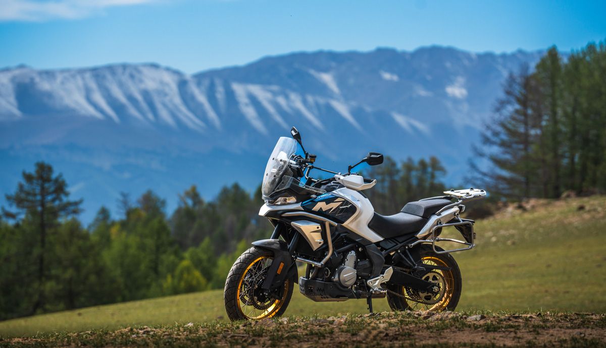 CFmoto 700MT static (1)