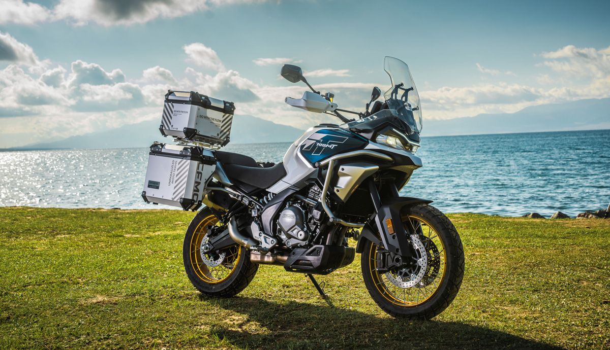 CFmoto 700MT static (3)
