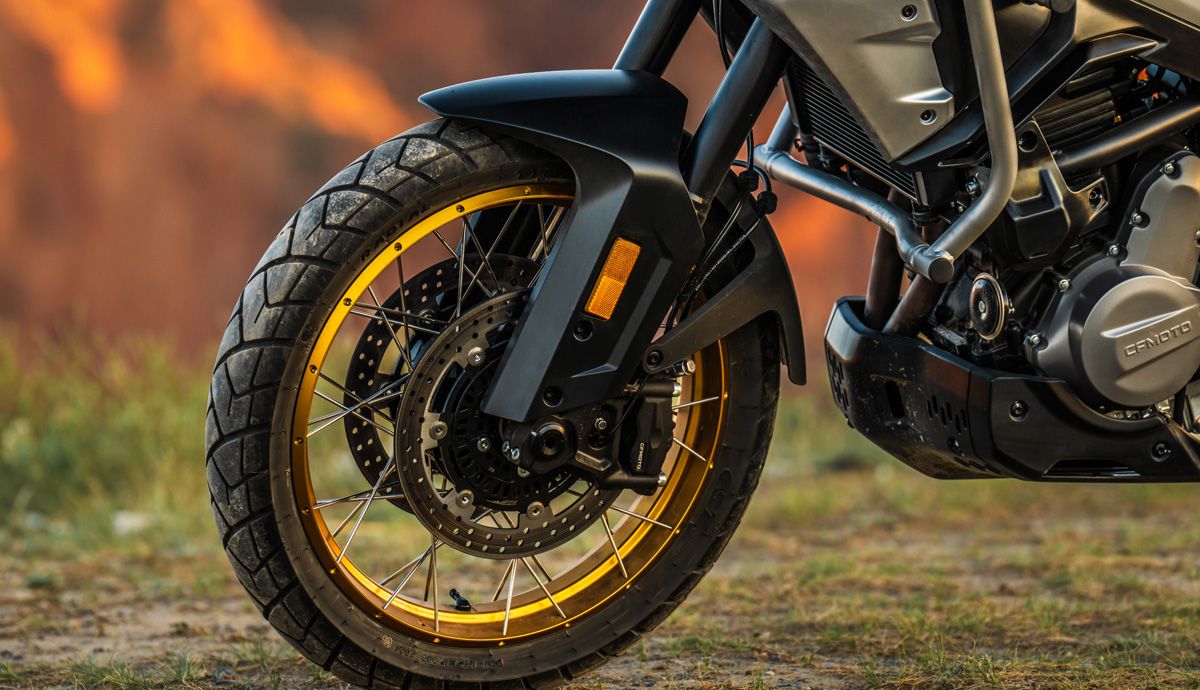 CFmoto 700MT static (7)