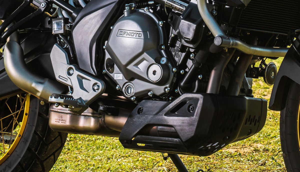 CFmoto 700MT static (12)