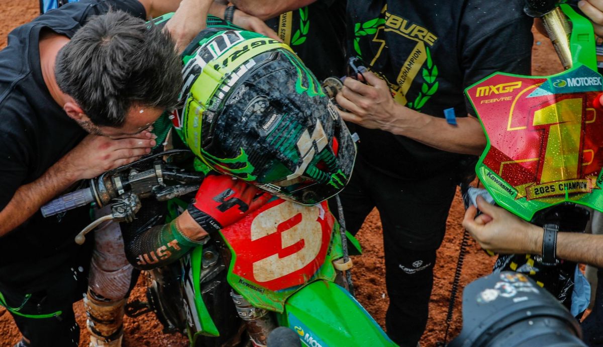 Romain Febvre nada más proclamarse campeón mundial de MXGP 2025