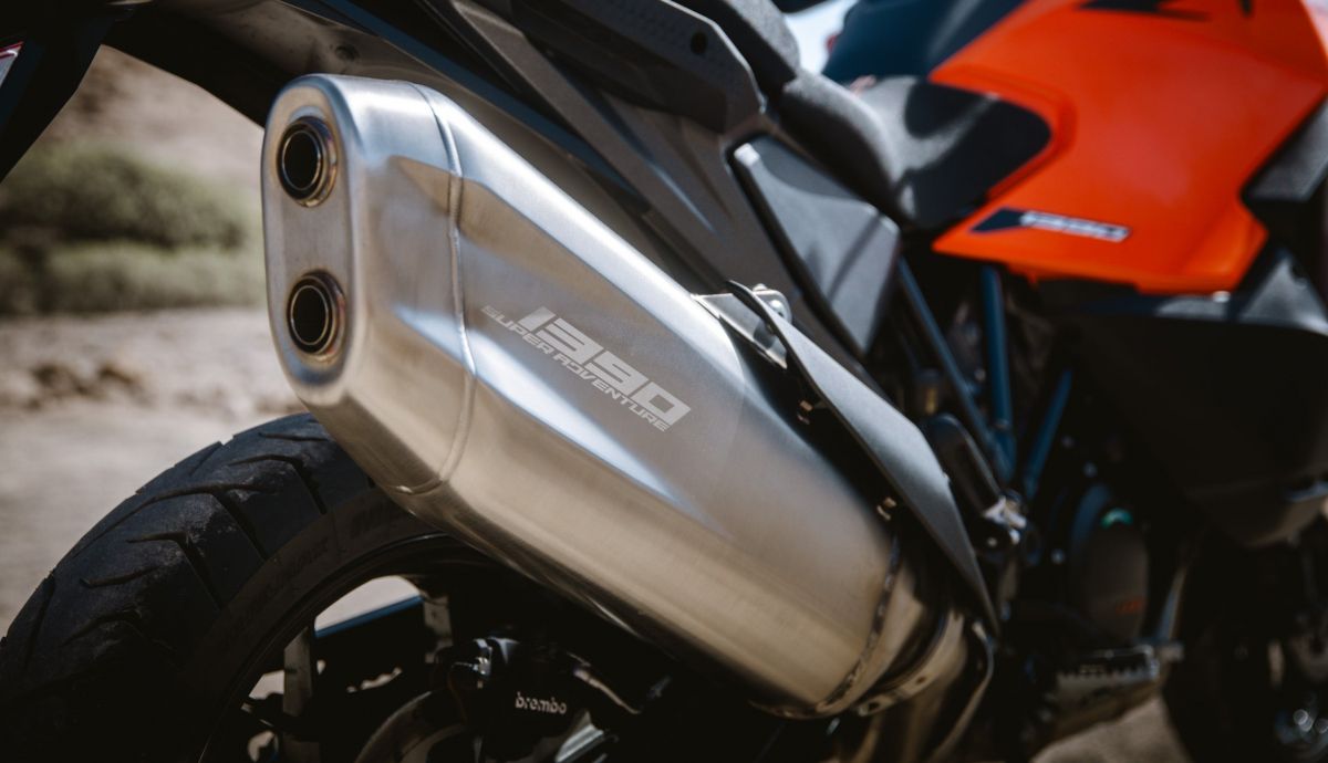 MY26 KTM1390SADVSEVO Preshooting 40 (Grande)