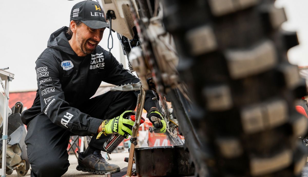 Josep Pedró llevó una Husqvarna al podio de Original en el Dakar 2026