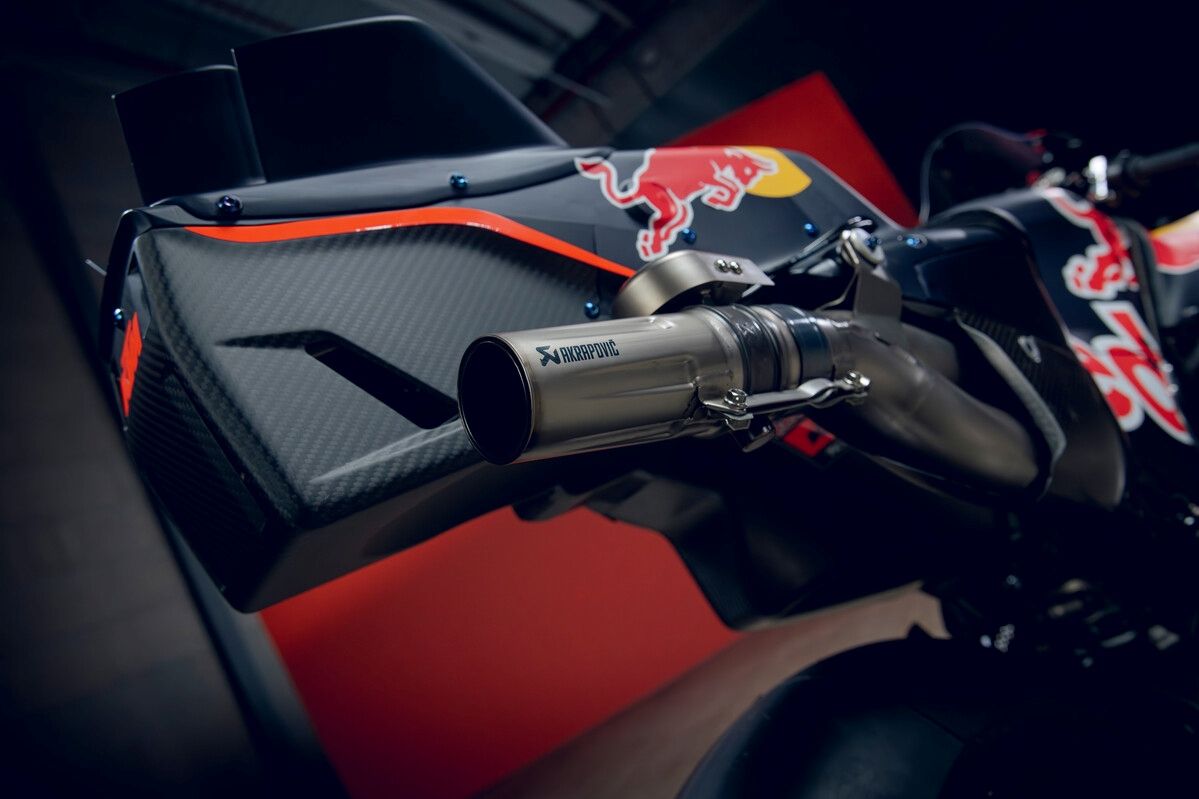 KTM RC16 Red Bull Tech3 MotoGP 2026 Enea Bastianini Maverick Viñales 03