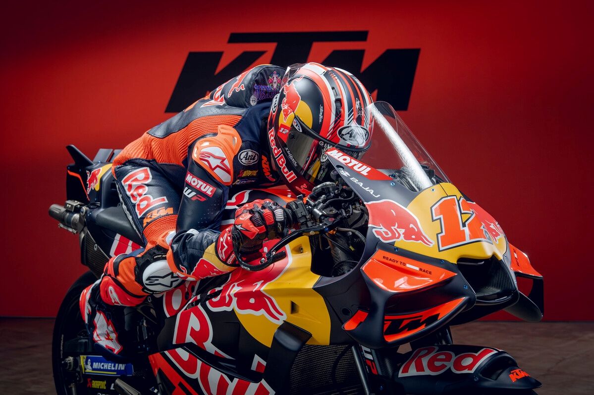 KTM RC16 Red Bull Tech3 MotoGP 2026 Enea Bastianini Maverick Viñales 16
