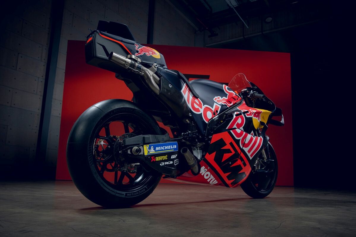 KTM RC16 Red Bull Tech3 MotoGP 2026 Enea Bastianini Maverick Viñales 32