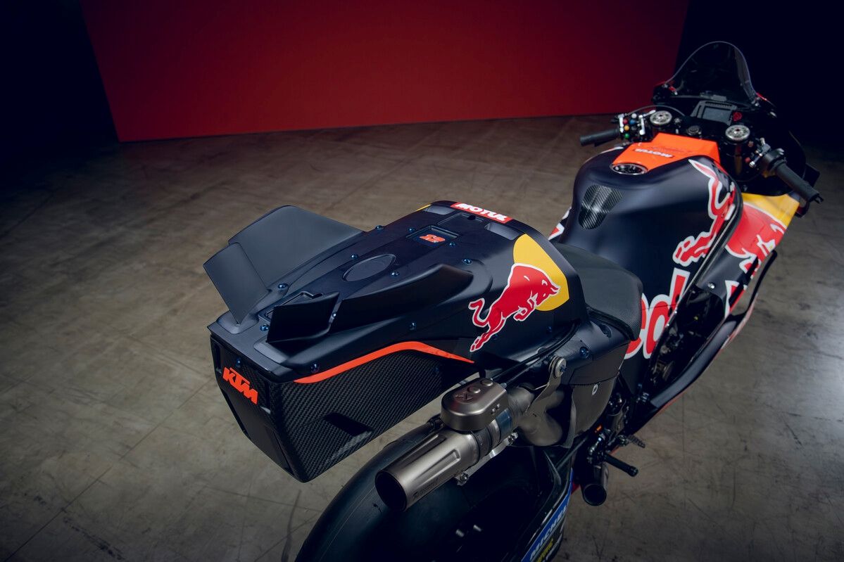 KTM RC16 Red Bull Tech3 MotoGP 2026 Enea Bastianini Maverick Viñales 33
