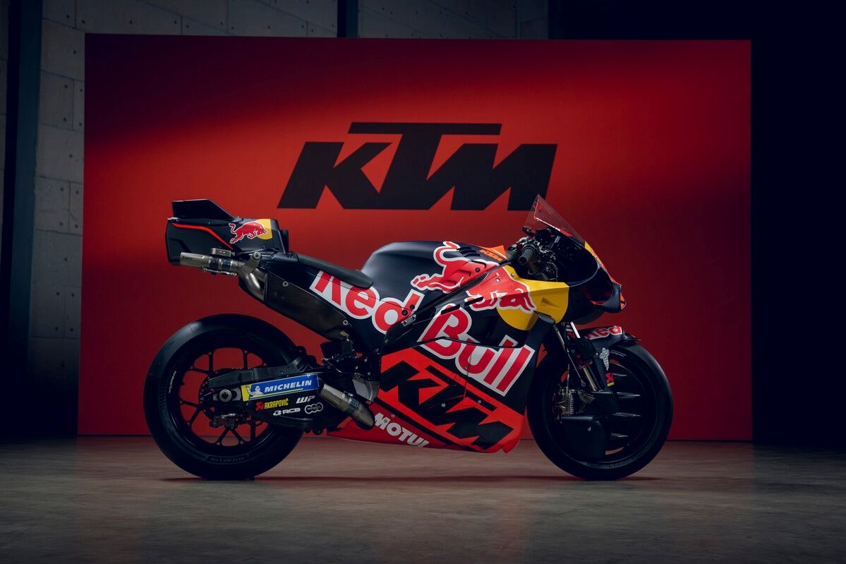 KTM RC16 Red Bull Tech3 MotoGP 2026 Enea Bastianini Maverick Viñales 43
