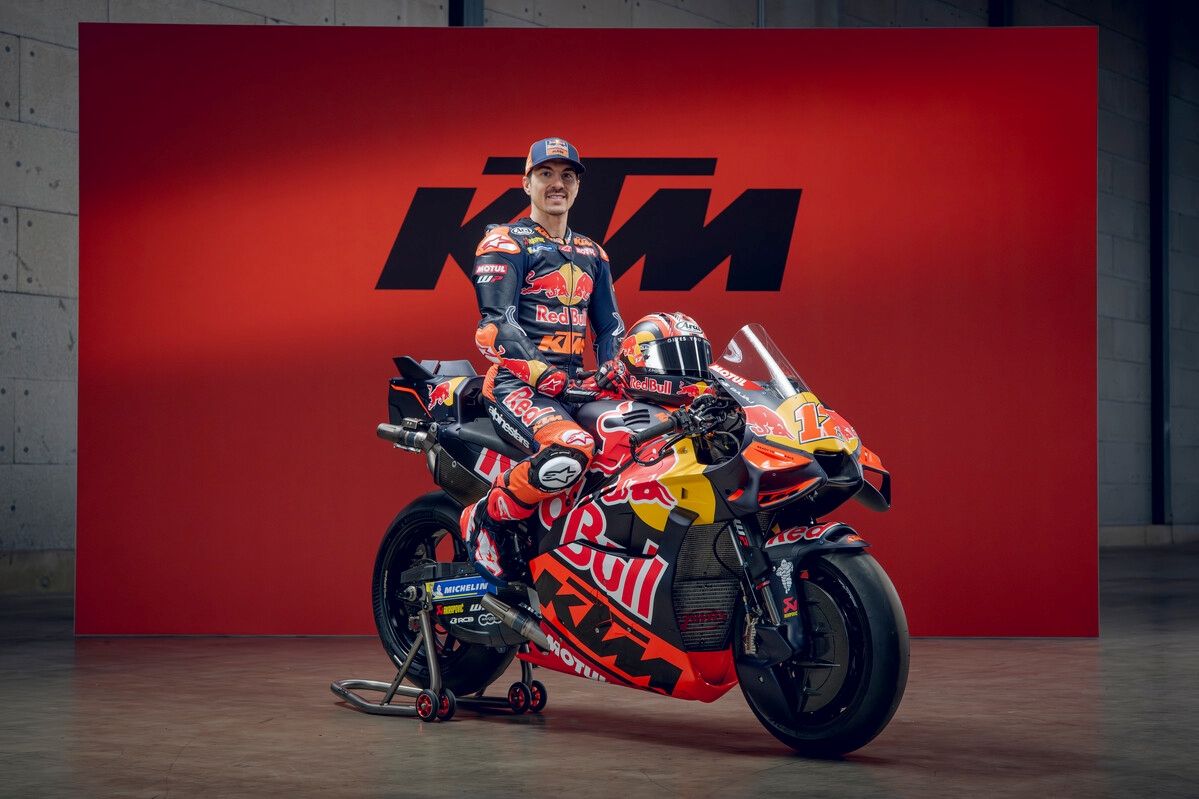 KTM RC16 Red Bull Tech3 MotoGP 2026 Enea Bastianini Maverick Viñales 45
