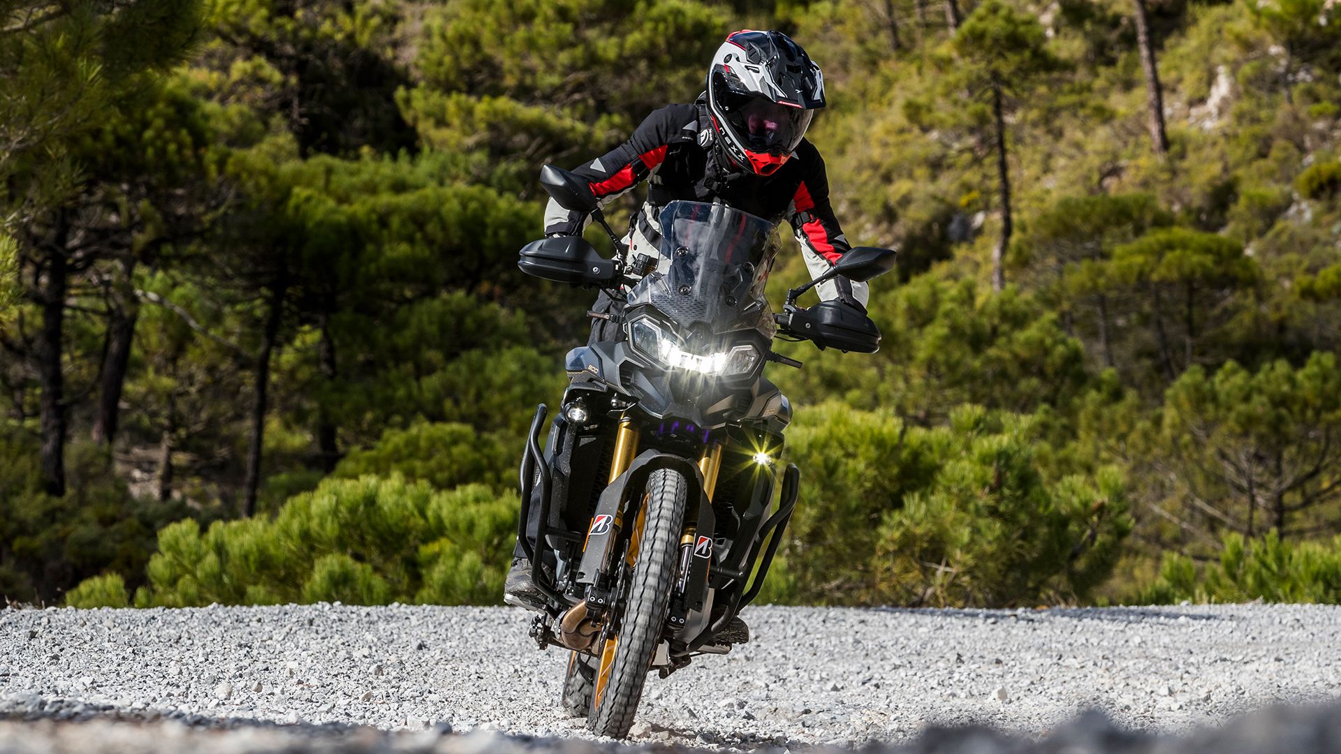 Voge 900 DSX 2025 Accion (7)