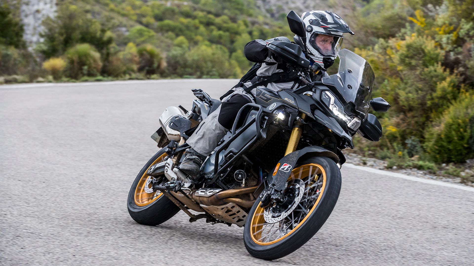 Voge 900 DSX 2025 Accion (11)