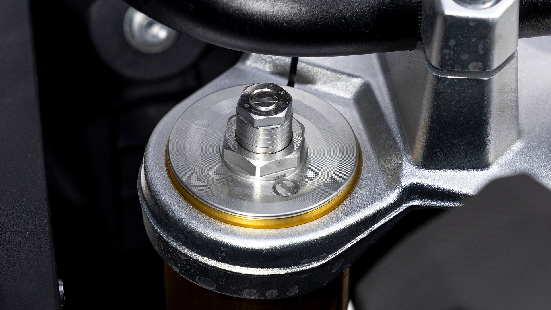 VOGE 900 DSX Detall 026