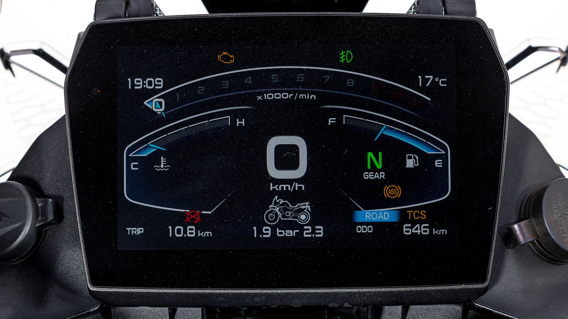 VOGE 900 DSX Detall 027