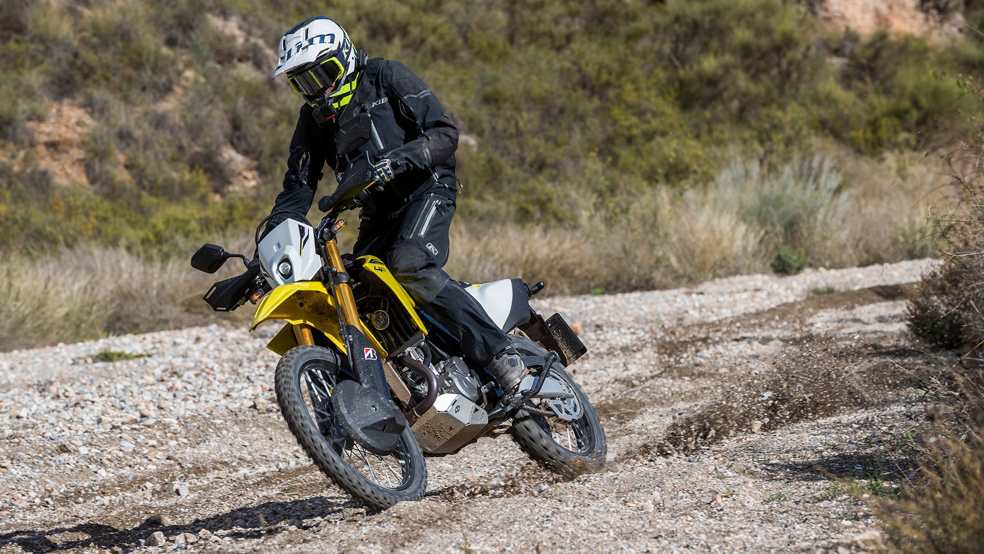 Suzuki DR 4ZS 2025 Acción