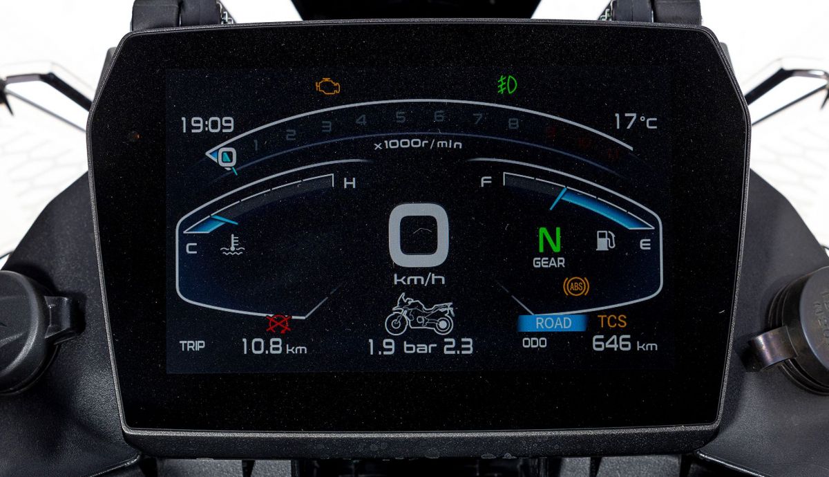 VOGE 900 DSX Detall 027