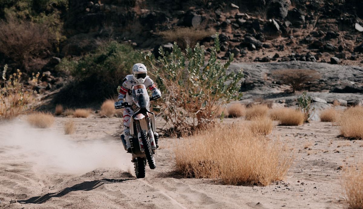 Josep Pedró en el Dakar 2025 con la Rieju del Pedregá Team