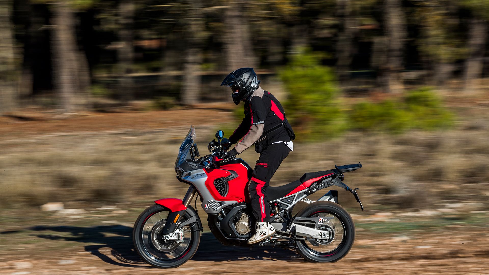MV Agusta Enduro Veloce 2025 Accion (1)