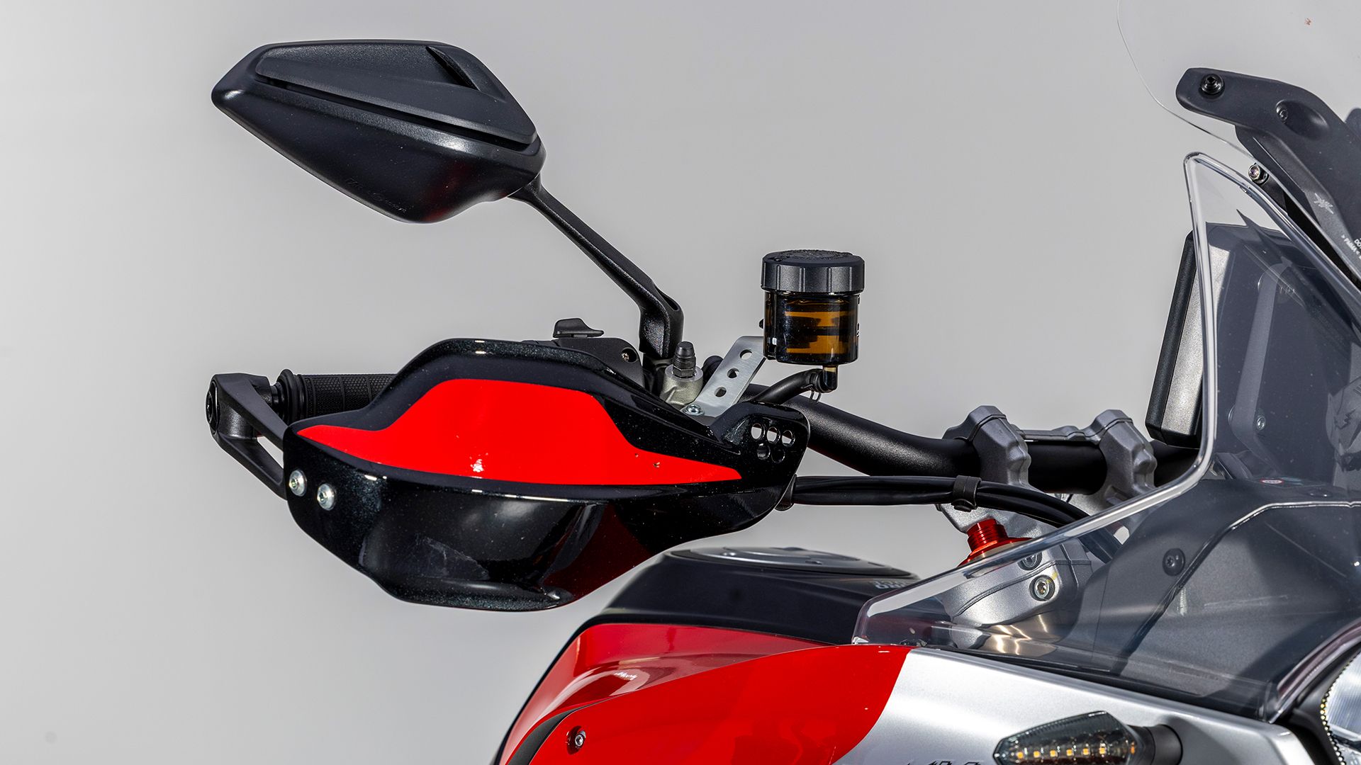 MV AGUSTA ENDURO VELOCE Detall 018