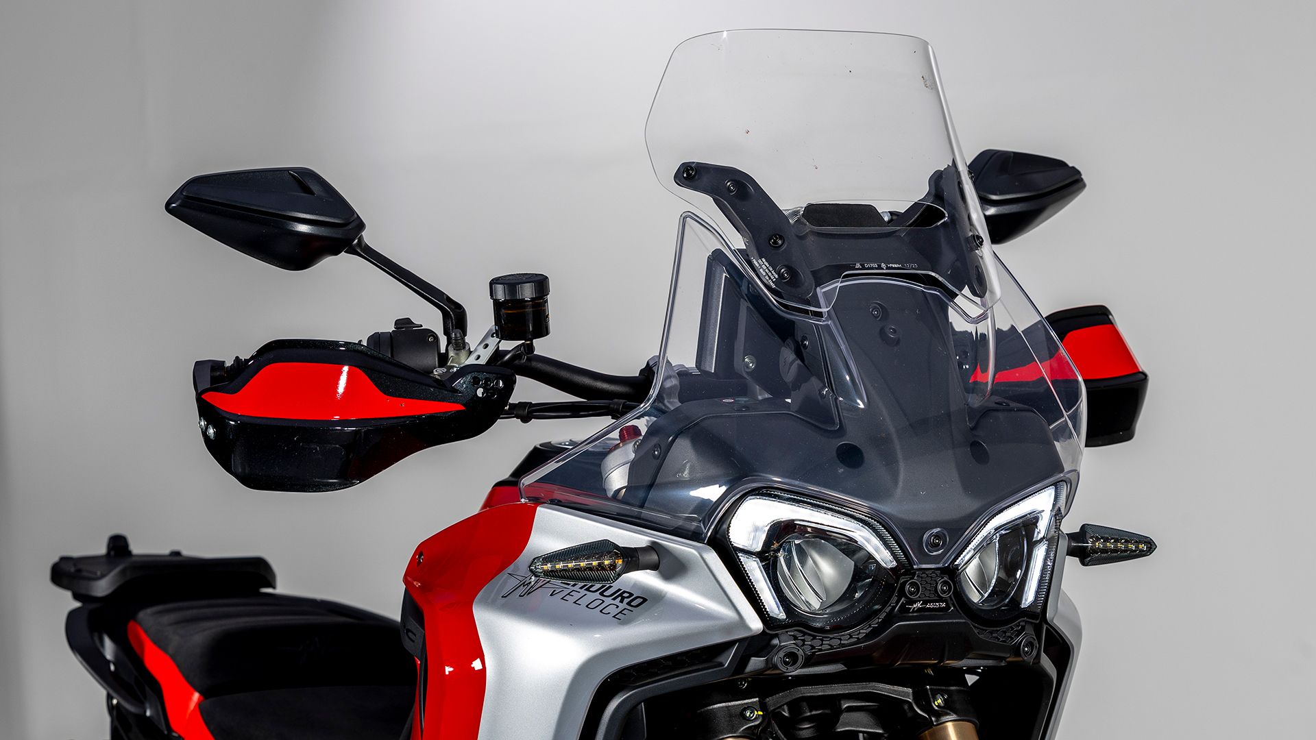 MV AGUSTA ENDURO VELOCE Detall 021