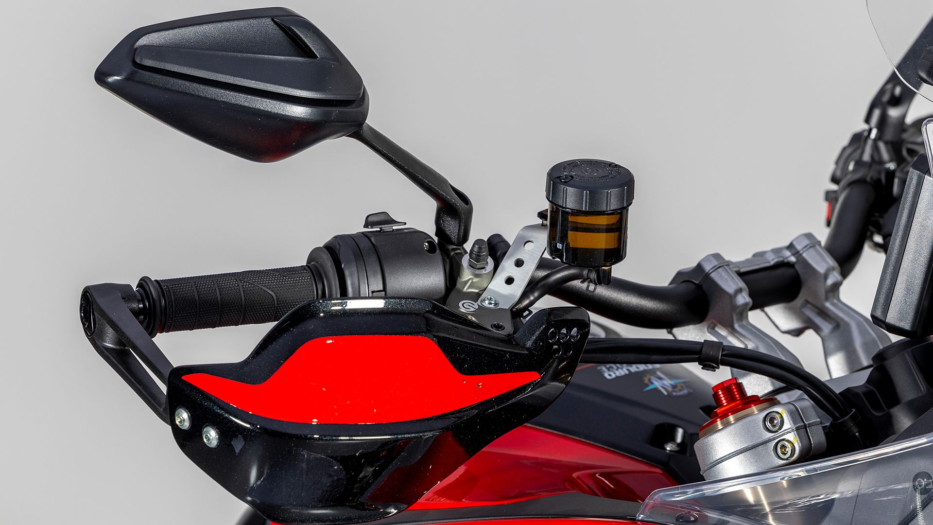 MV AGUSTA ENDURO VELOCE Detall 024