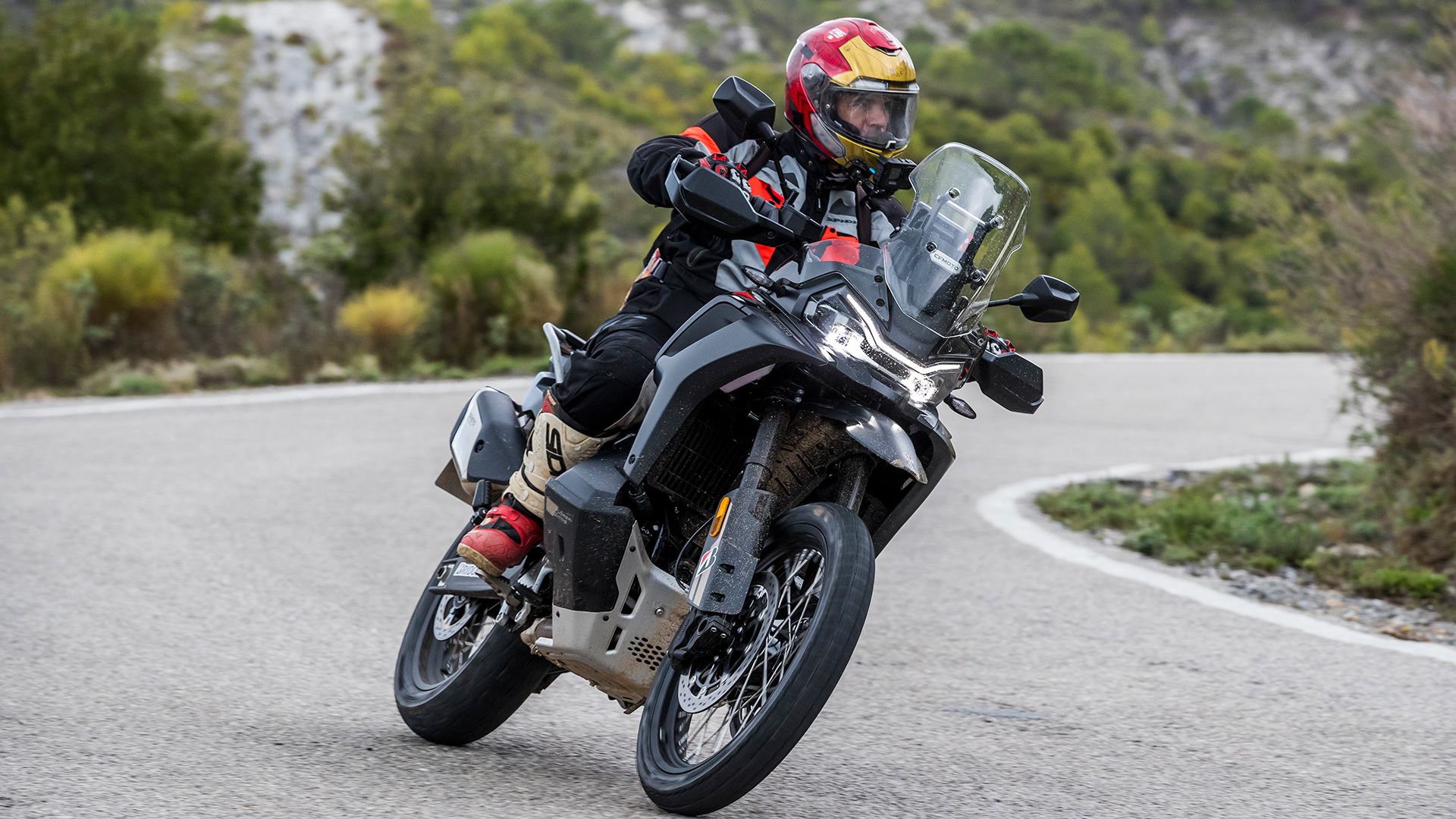 CFMoto 800MT X 2025 Accion (13)