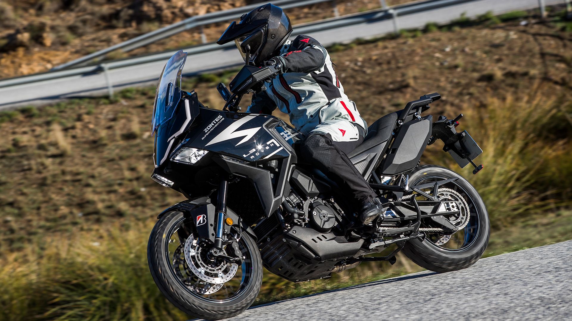 Zontes 703F 2025 Accion (2)