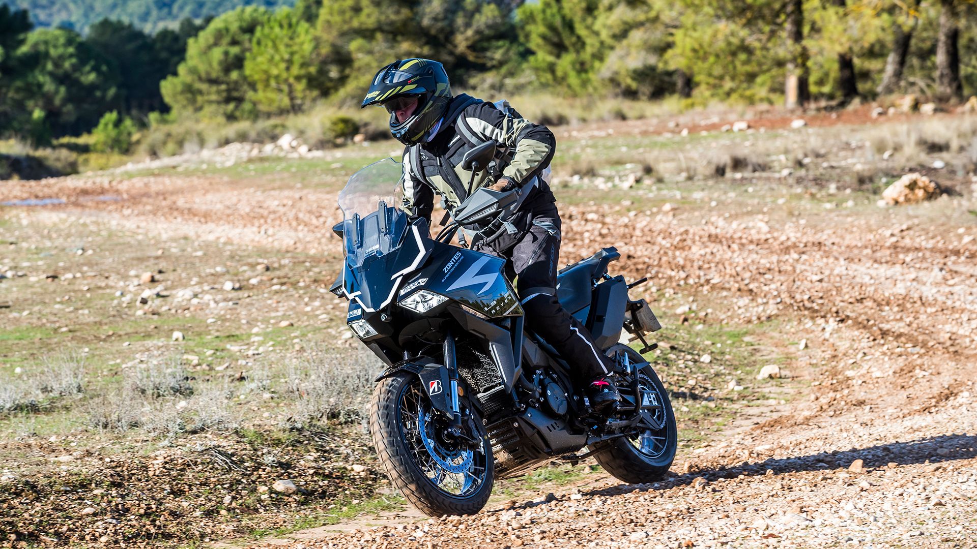 Zontes 703F 2025 Accion (3)