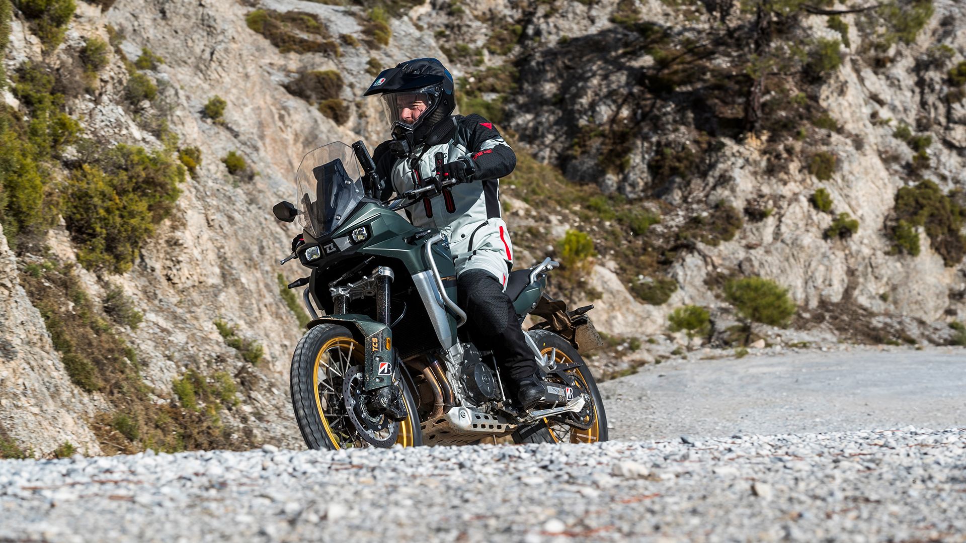 Kove 800 X 2025 Accion (1)