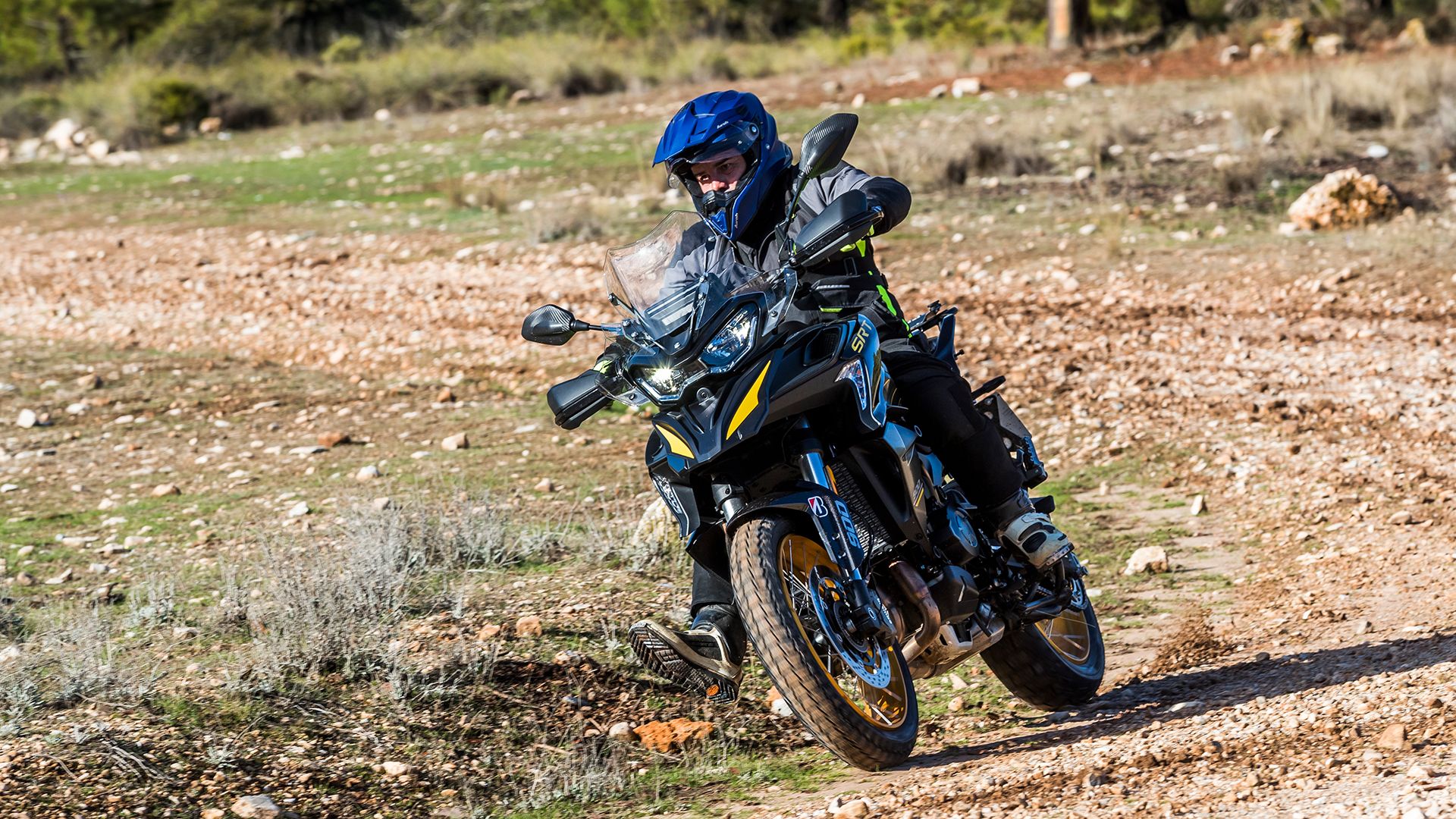 QJMotor SRT 900 SX 2025 Accion (3)