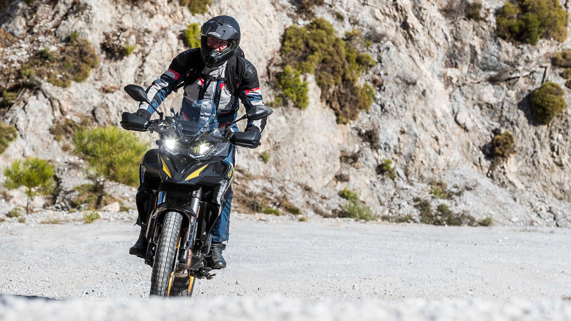QJMotor SRT 900 SX 2025 Accion (5)