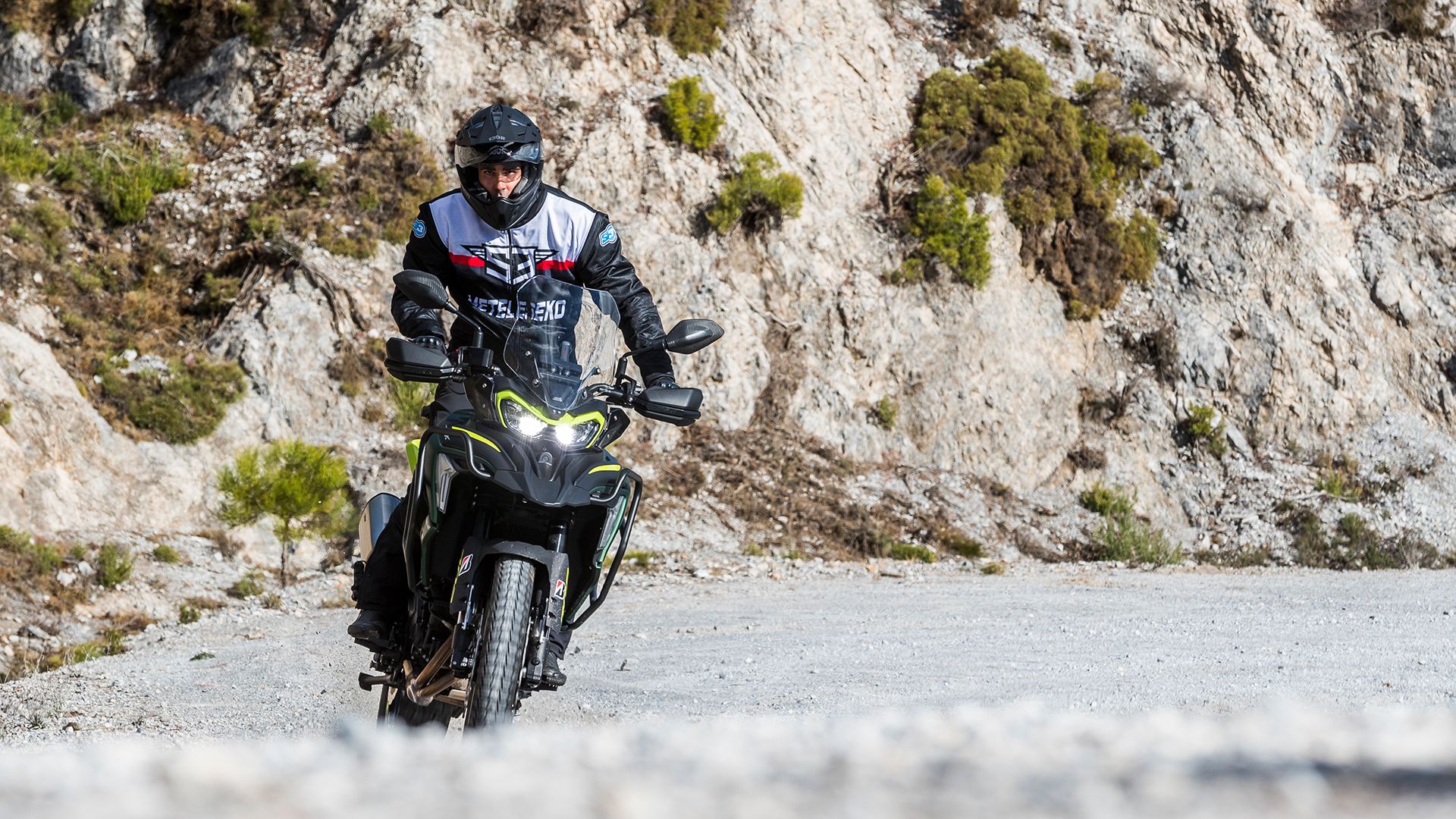 Benelli TRK 702 X 2025 Acción