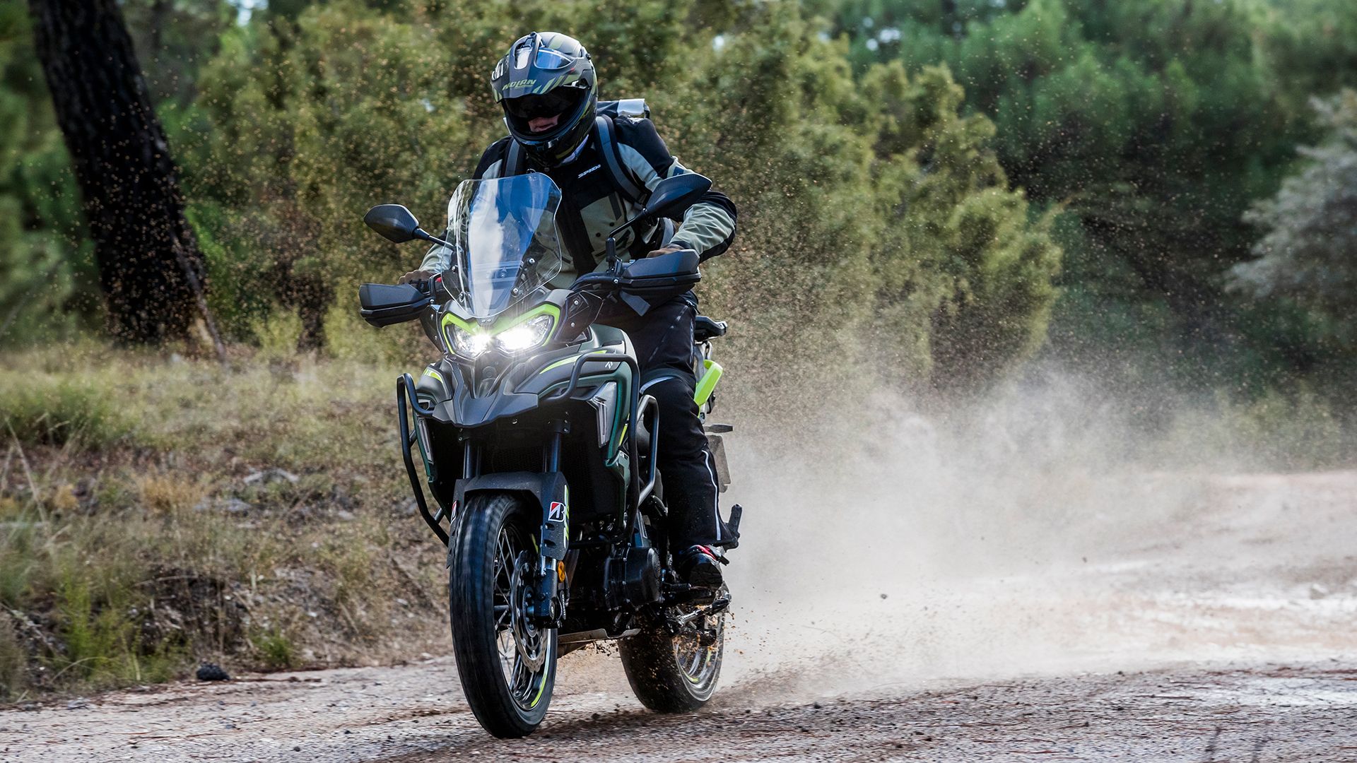 Benelli TRK 702 X 2025 Acción