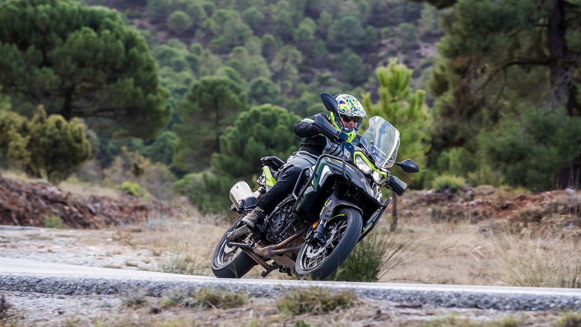 Benelli TRK 702 X 2025 Acción