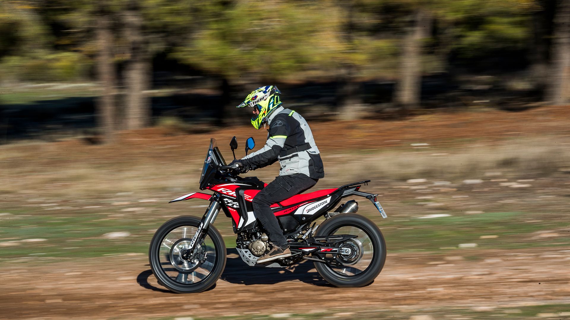 Rieju Aventura Rally 307R 2025 Acción