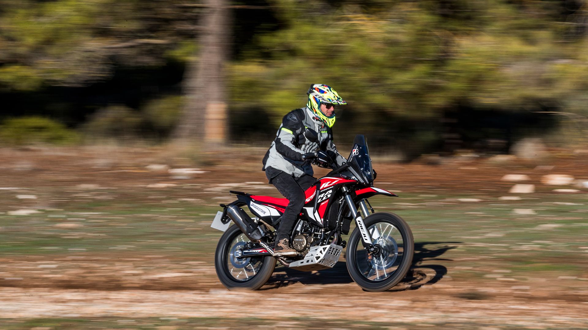 Rieju Aventura Rally 307R 2025 Acción