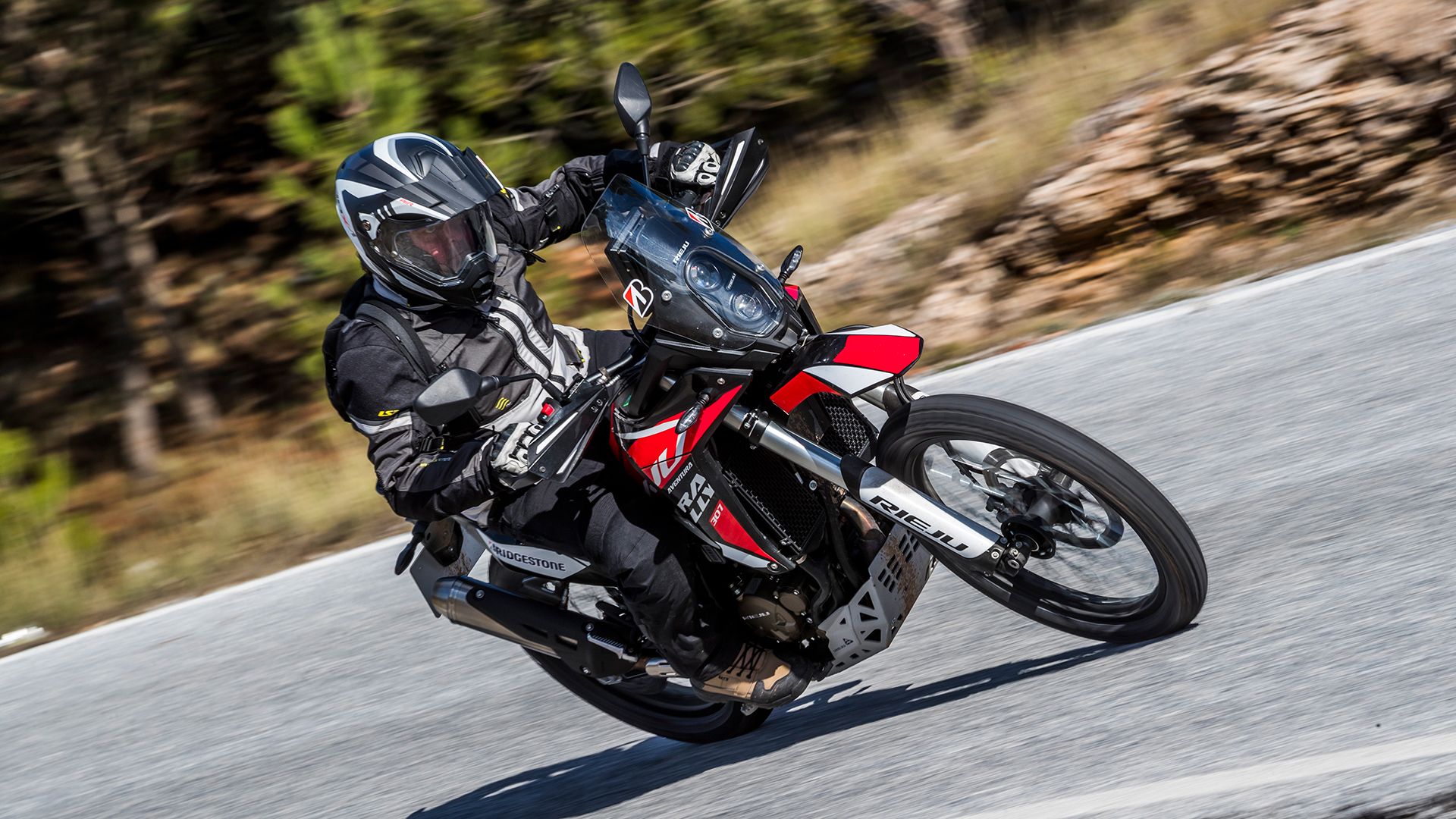 Rieju Aventura Rally 307R 2025 Acción