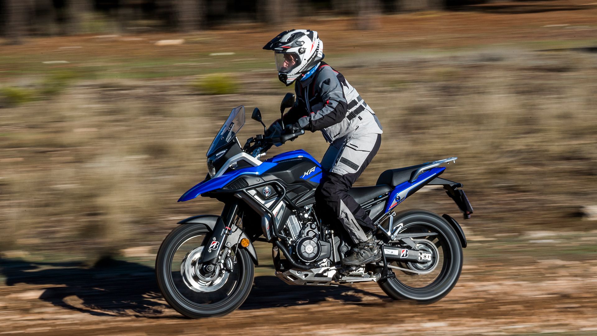 Macbor Montana XR5 510 2025 Acción