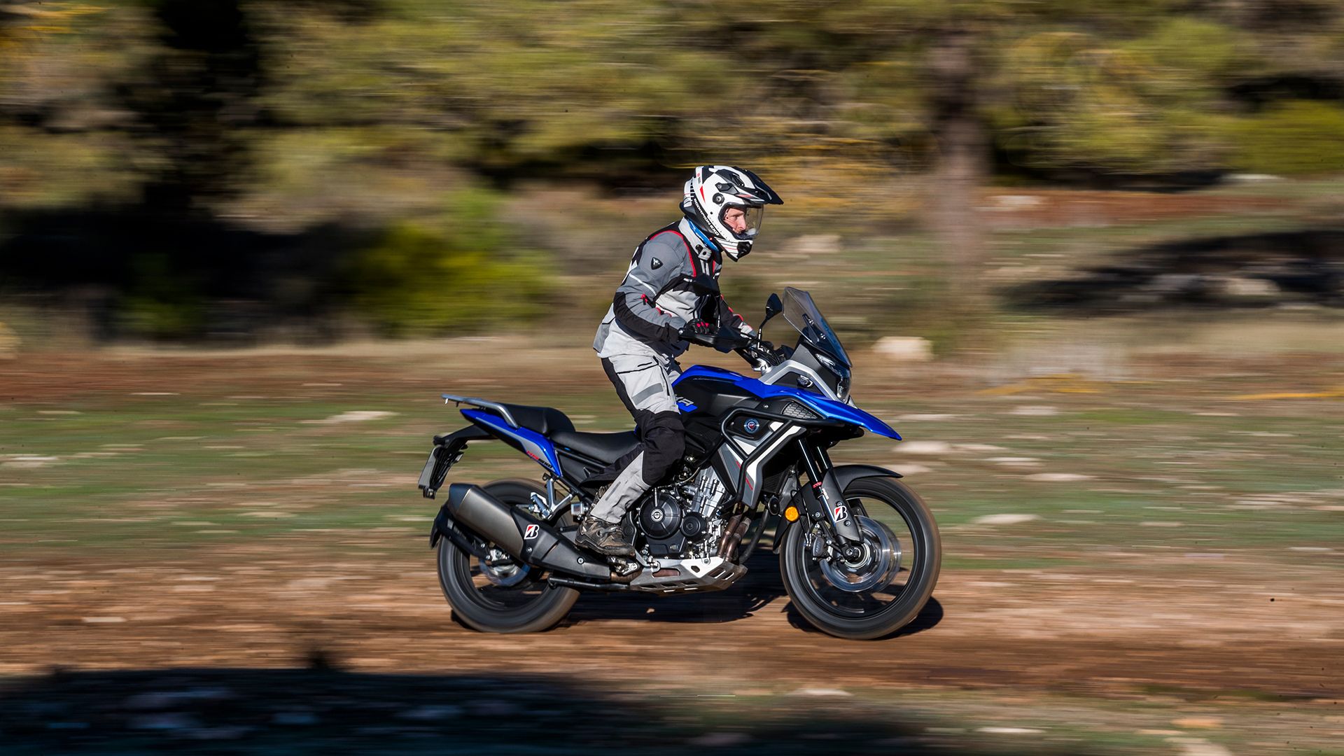 Macbor Montana XR5 510 2025 Acción