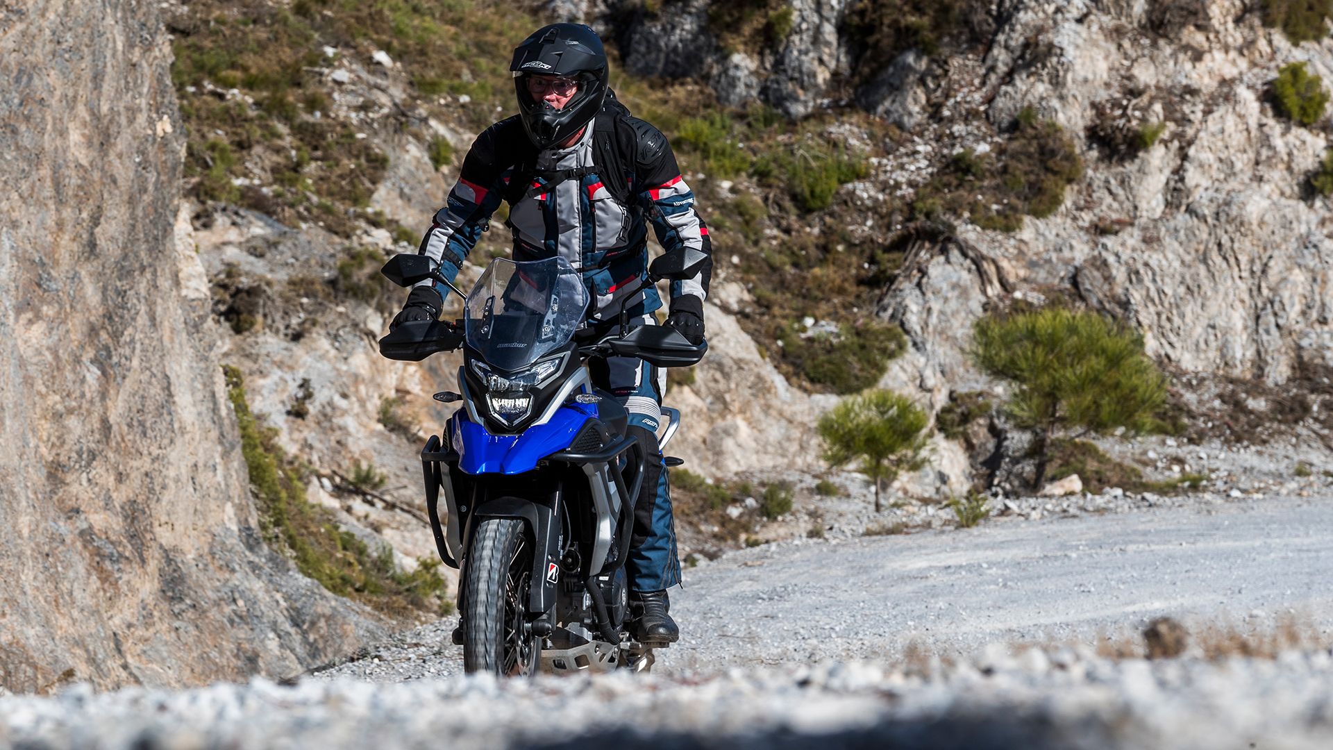 Macbor Montana XR5 510 2025 Acción