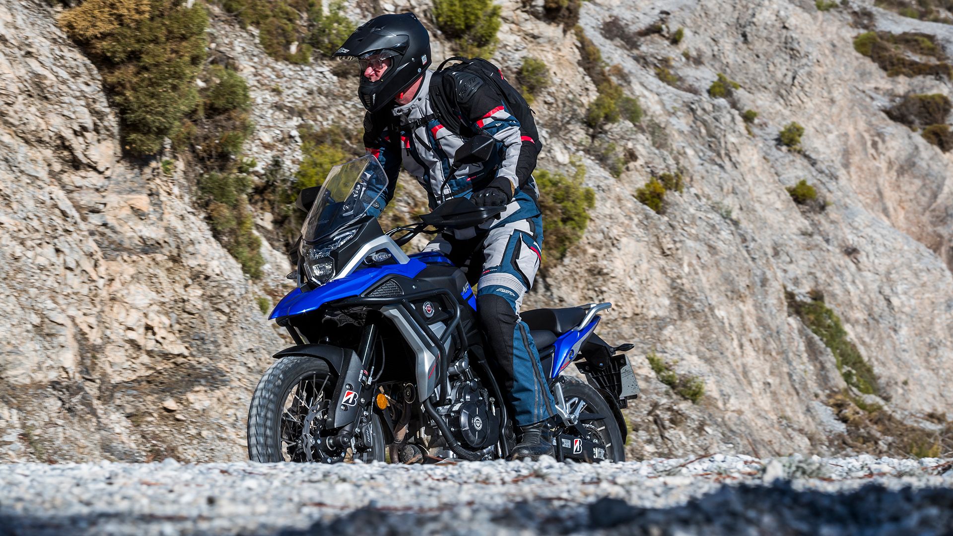 Macbor Montana XR5 510 2025 Acción