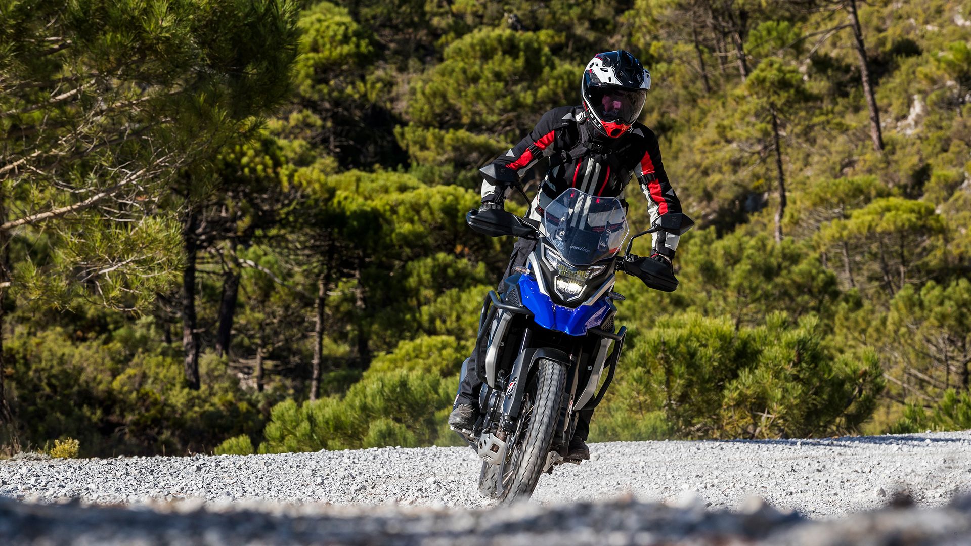 Macbor Montana XR5 510 2025 Acción