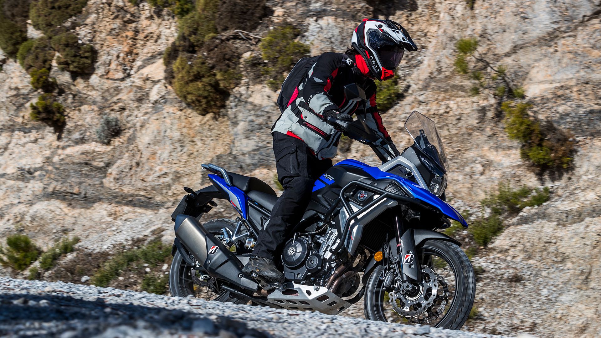 Macbor Montana XR5 510 2025 Acción