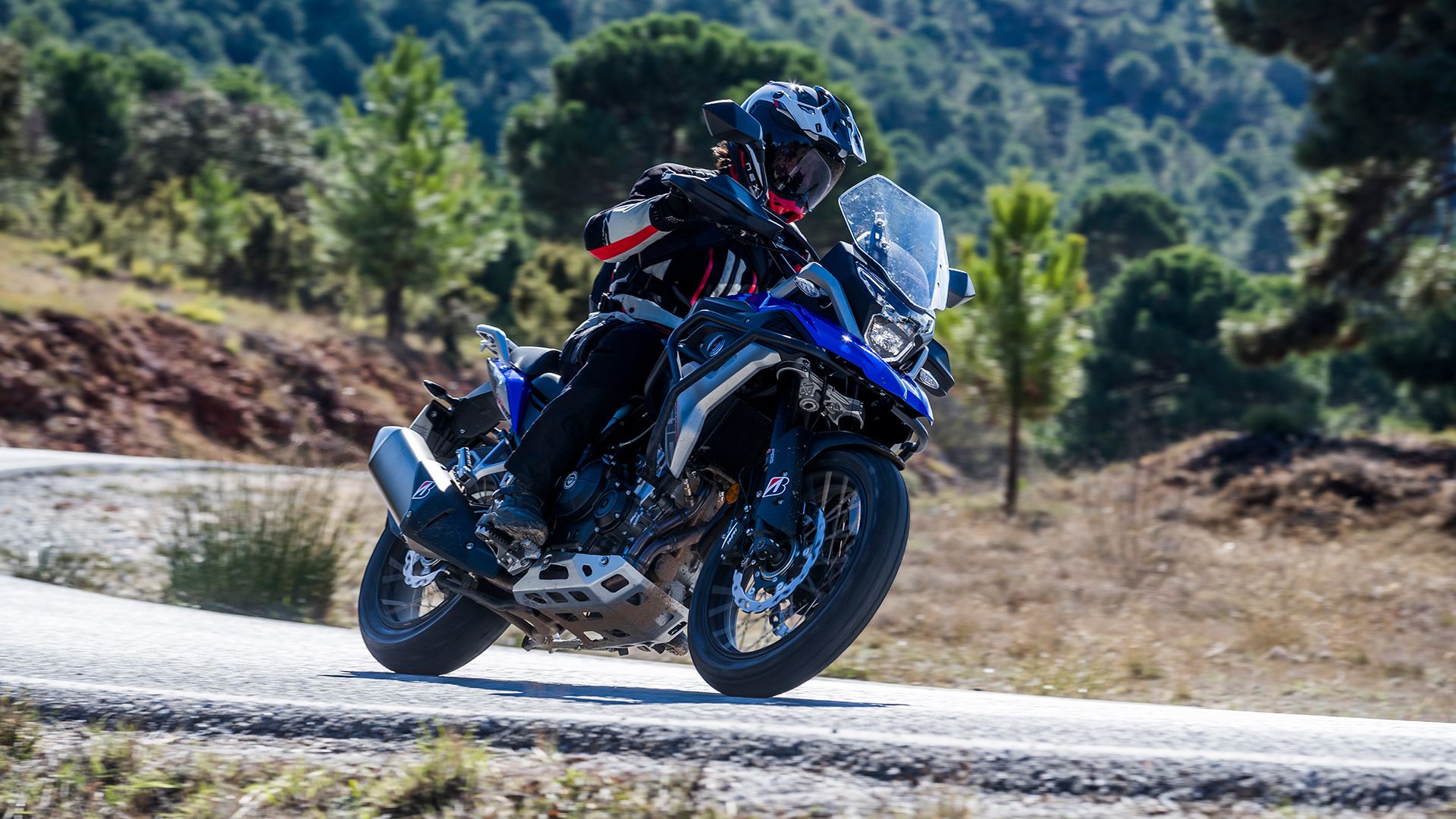 Macbor Montana XR5 510 2025 Acción