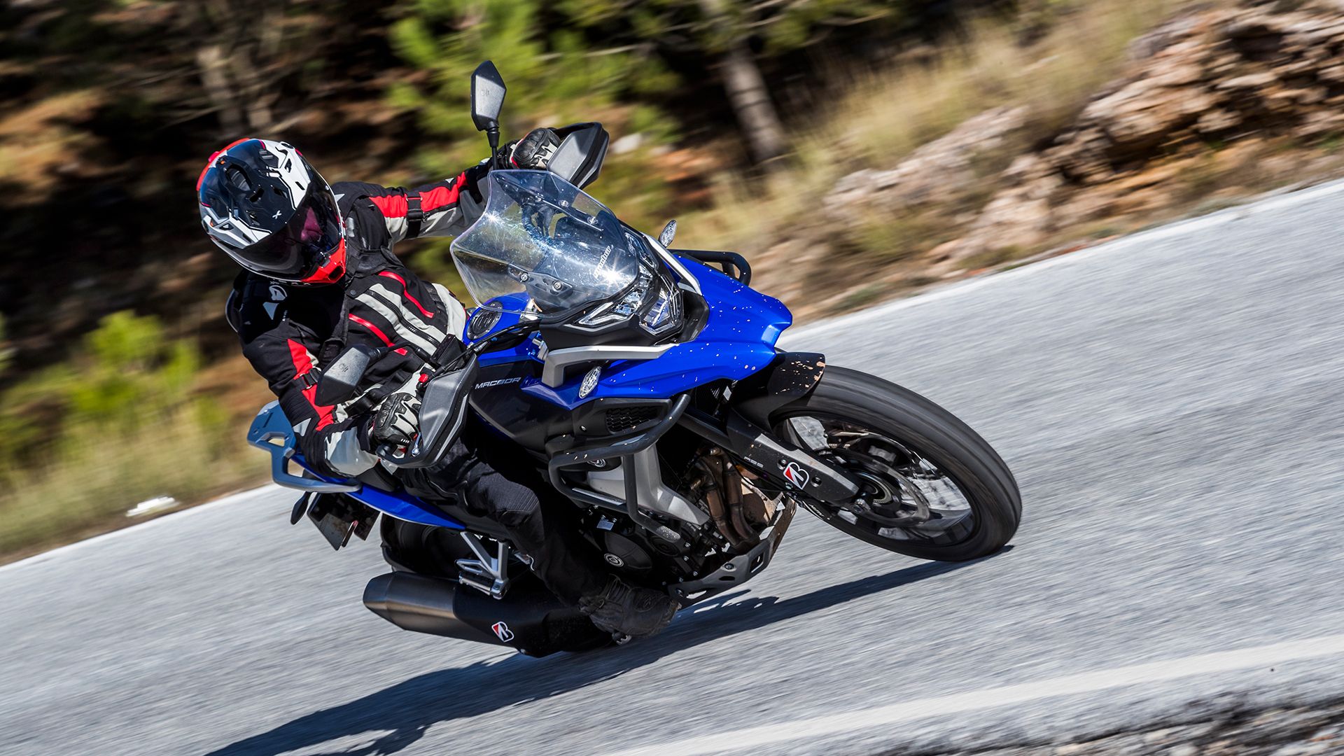 Macbor Montana XR5 510 2025 Acción