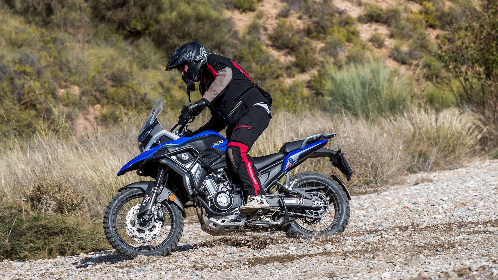 Macbor Montana XR5 510 2025 Acción